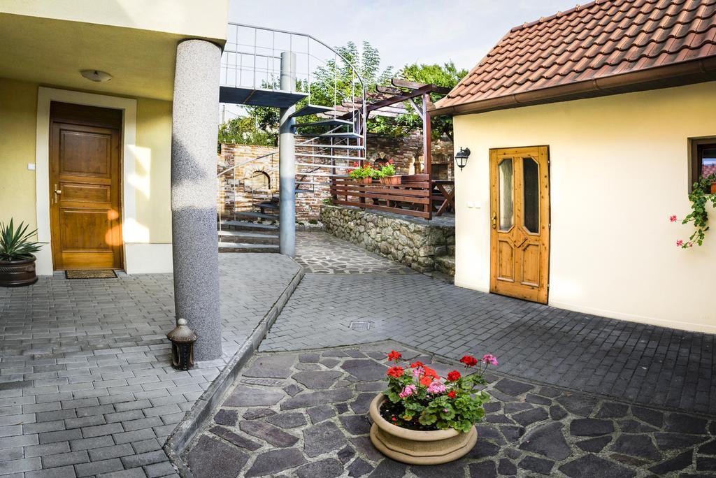 Penzion Moravsky Sommelier Valtice Exterior foto